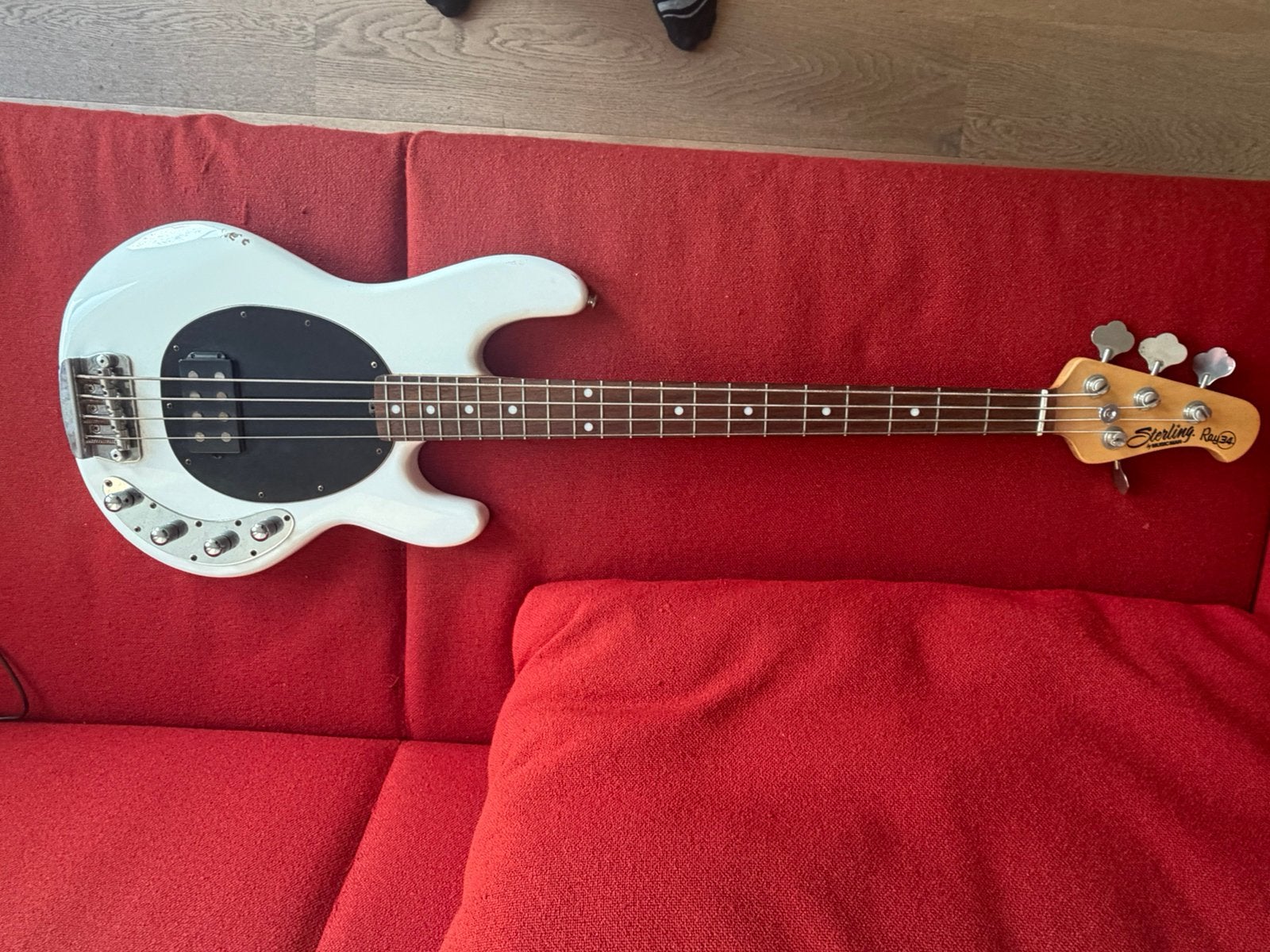Sterling Ray34H White (Zeldzaam), Muziek en Instrumenten, Ophalen of Verzenden, Zo goed als nieuw, Elektrisch