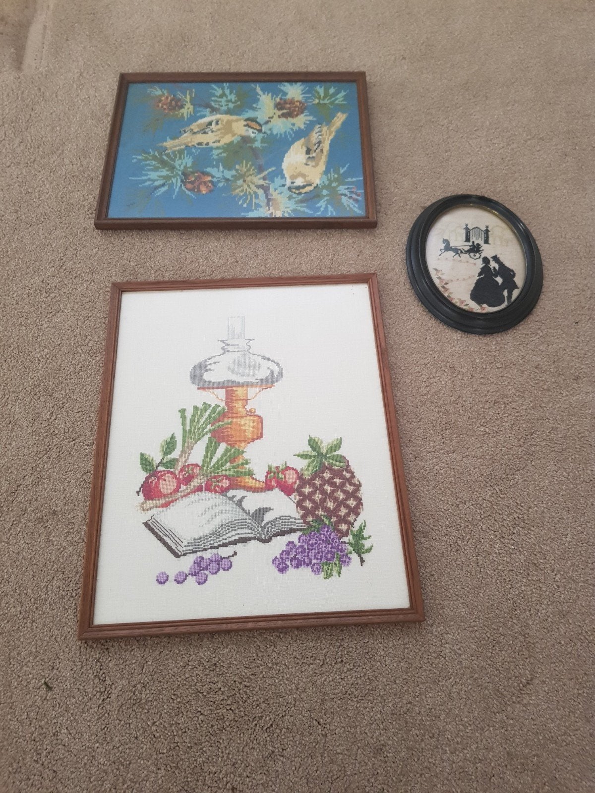 Set van 3 ingelijste borduurwerken en silhouet, Ophalen, Minder dan 50 cm, Gebruikt, Overige typen