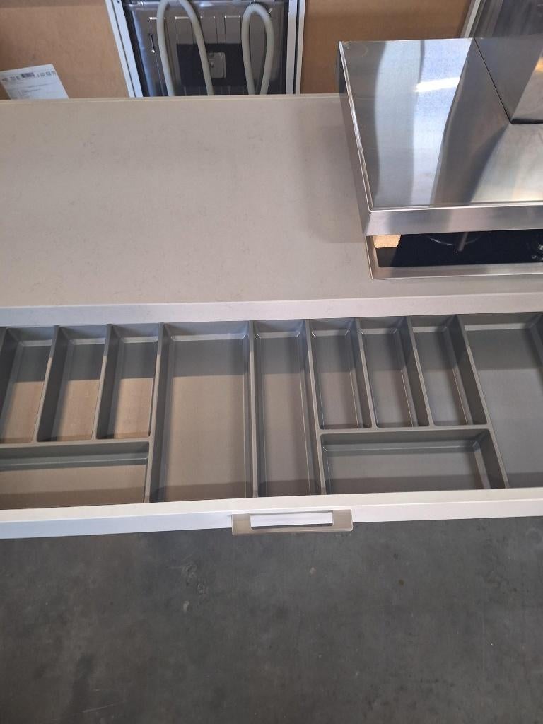 Keuken Compleet met APP 120Keukens op voorraad Nr. 2932, Ophalen of Verzenden, Zo goed als nieuw, Hoekkeuken, Met kookeiland