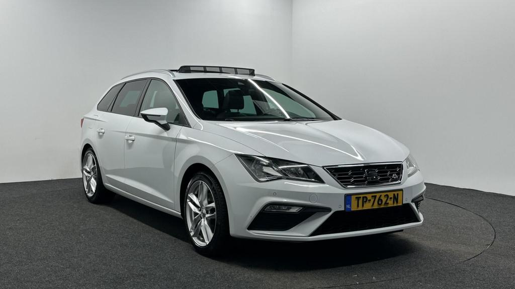 Seat Leon ST 1.5 TSI FR Business Intense PANO CARPLAY NAVI., Auto's, Seat, 4 cilinders, Leon, Leder en Stof, Wit