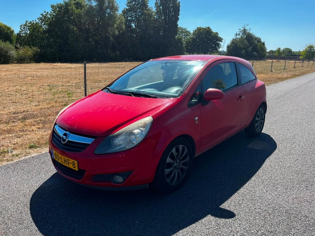 Opel Corsa 1.4 16V 3D 2010 Rood, Voorwielaandrijving, 40 €/maand, 1398 cc, 4 cilinders
