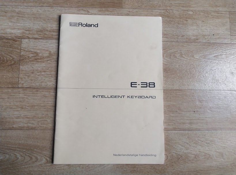 Handleiding Nederlands Roland E 38, Ophalen of Verzenden, Gebruikt, 61 toetsen, Roland