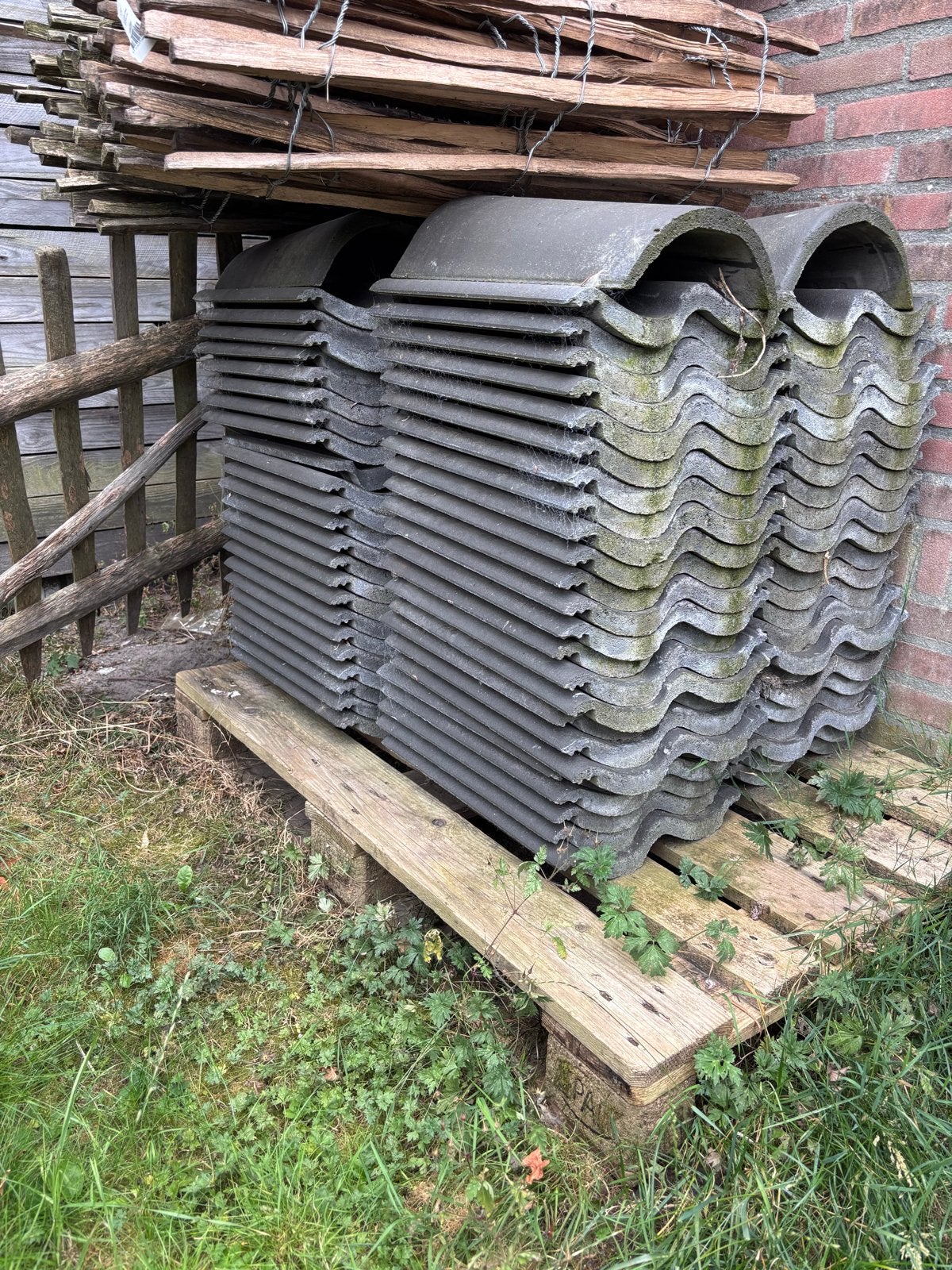Monier Sneldek dakpannen en nokvorsten, Ophalen, 10 tot 15 m², Steen of Klei, Zo goed als nieuw