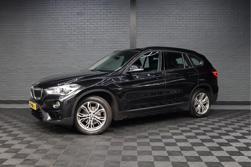 BMW X1 sDrive18i Executive Edition | NAP | PANORAMADAK | TRE, Stof, Gebruikt, Met garantie (alle), Zwart