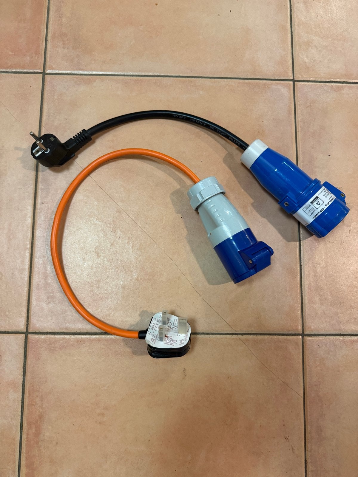 Camping stroomkabels en verloopstekkers, Caravans en Kamperen, Caravan accessoires, Ophalen of Verzenden, Zo goed als nieuw