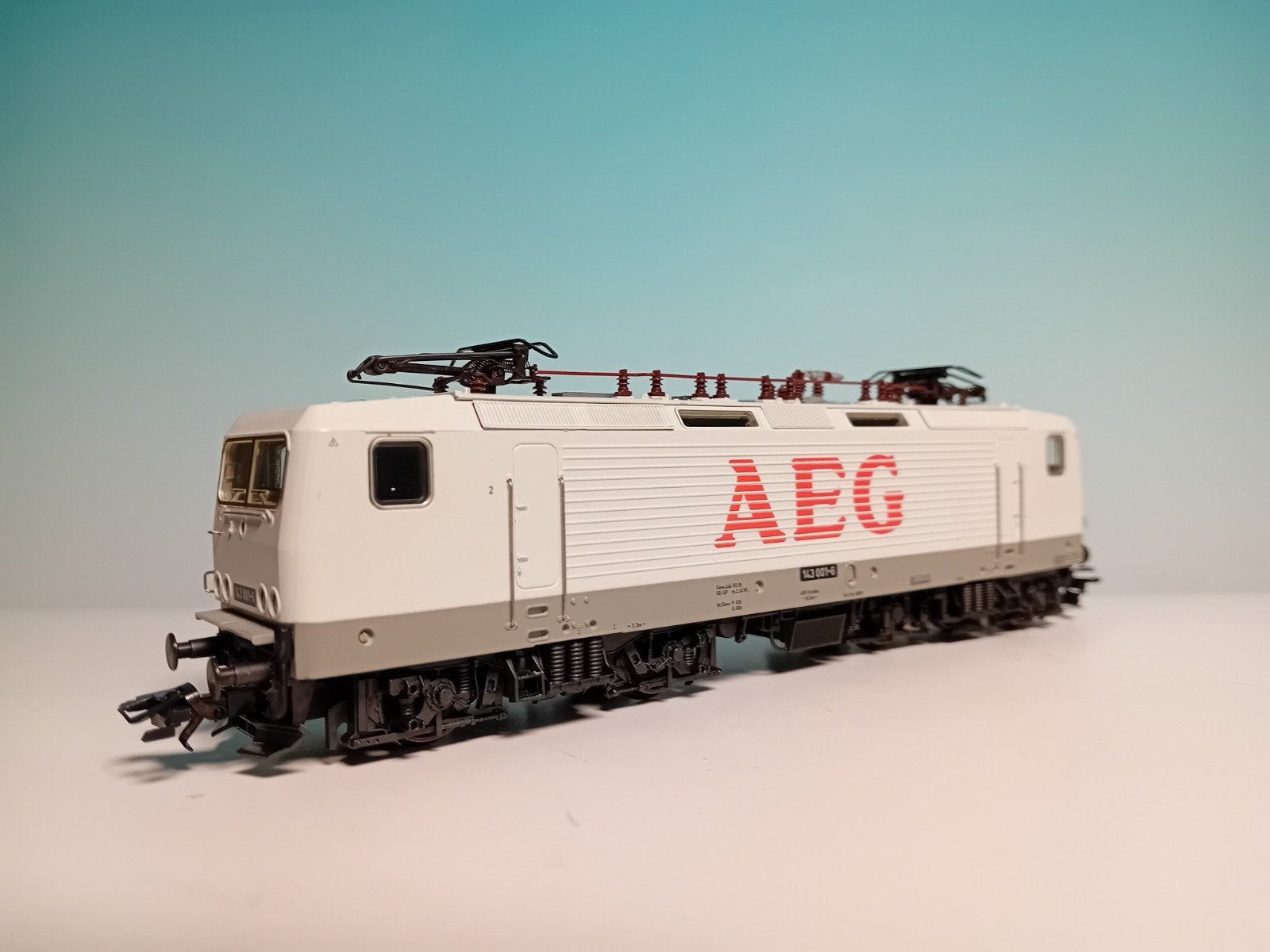 Märklin Hamo BR 143 001-6 AEG Locomotief (Gelijkstroom), Ophalen of Verzenden, Zo goed als nieuw, Märklin, Gelijkstroom
