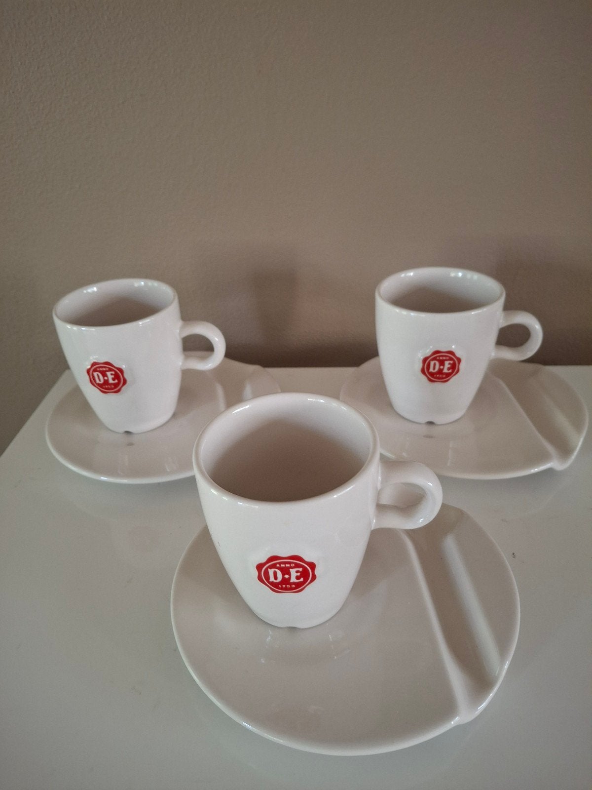 3 Douwe Egberts kop en schotel - Mosa Design, Huis en Inrichting, Keuken | Servies, Ophalen, Gebruikt, Overige merken, Keramiek