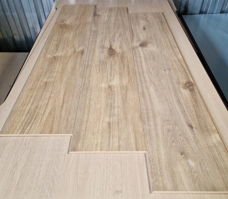 Restpartij 22 m2 laminaat Hoomline Royal XL V2 - Alpe d'Huez, Ophalen, Nieuw, Delfweg 102211 VM Noordwijkerhout Nederland, Info@hoomline.nl