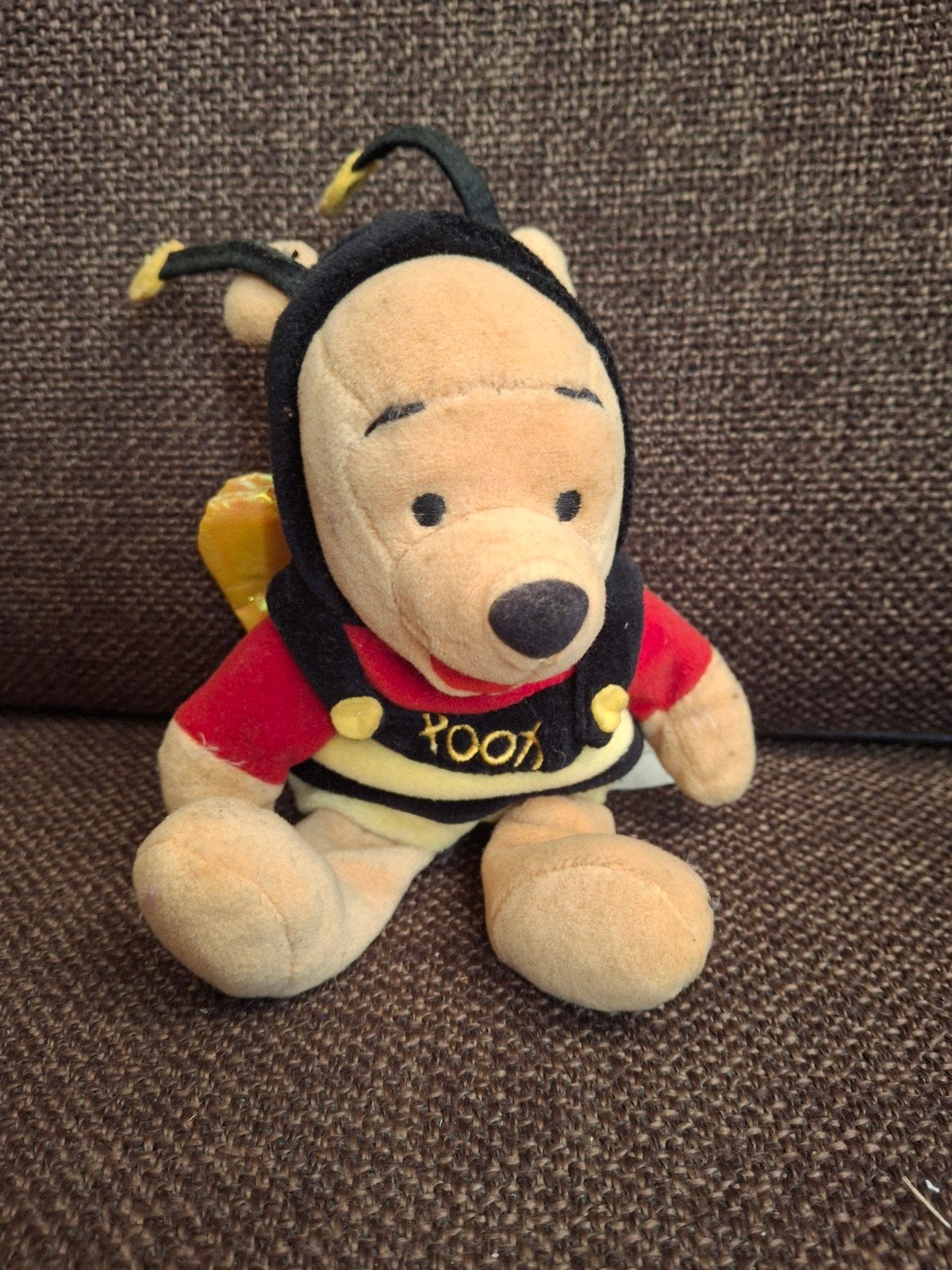 Winnie de Pooh beenie als bijtje  Disney, Ophalen of Verzenden, Winnie de Poeh of vrienden, Zo goed als nieuw, Beeldje of Figuurtje