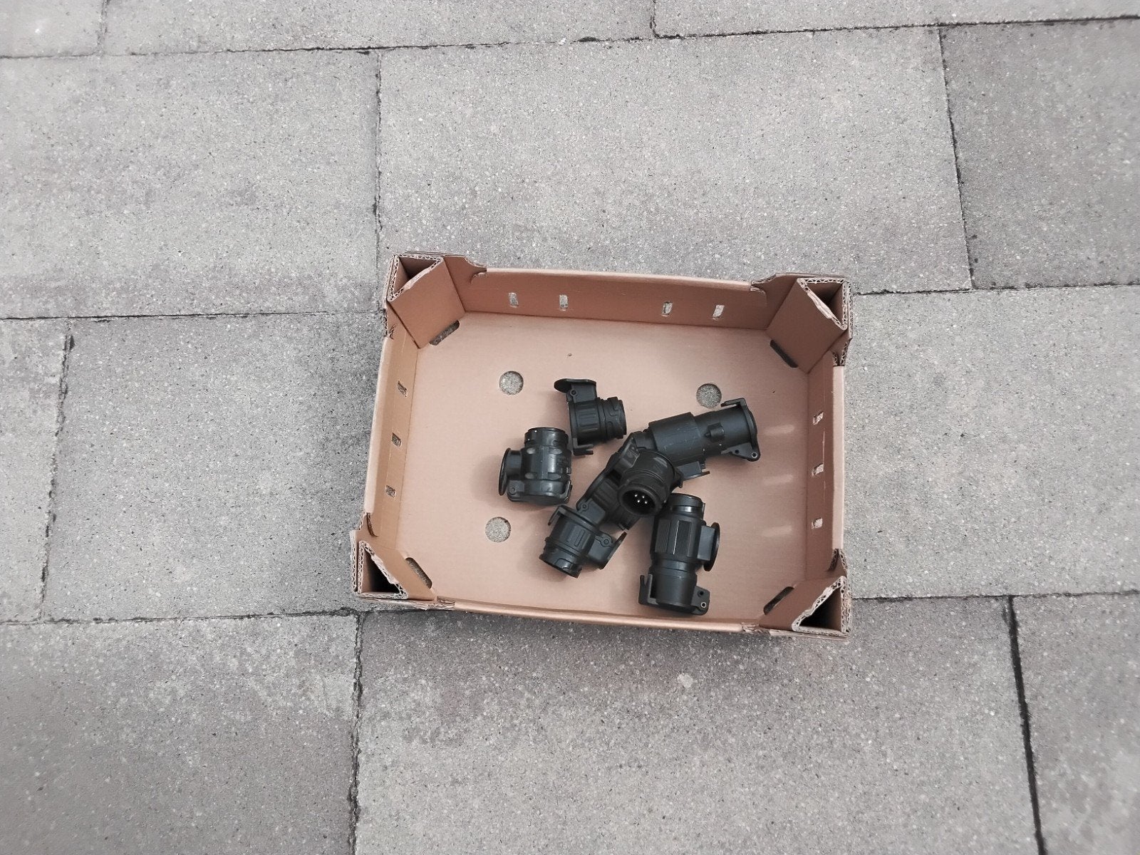 Adapters te koop, Ophalen