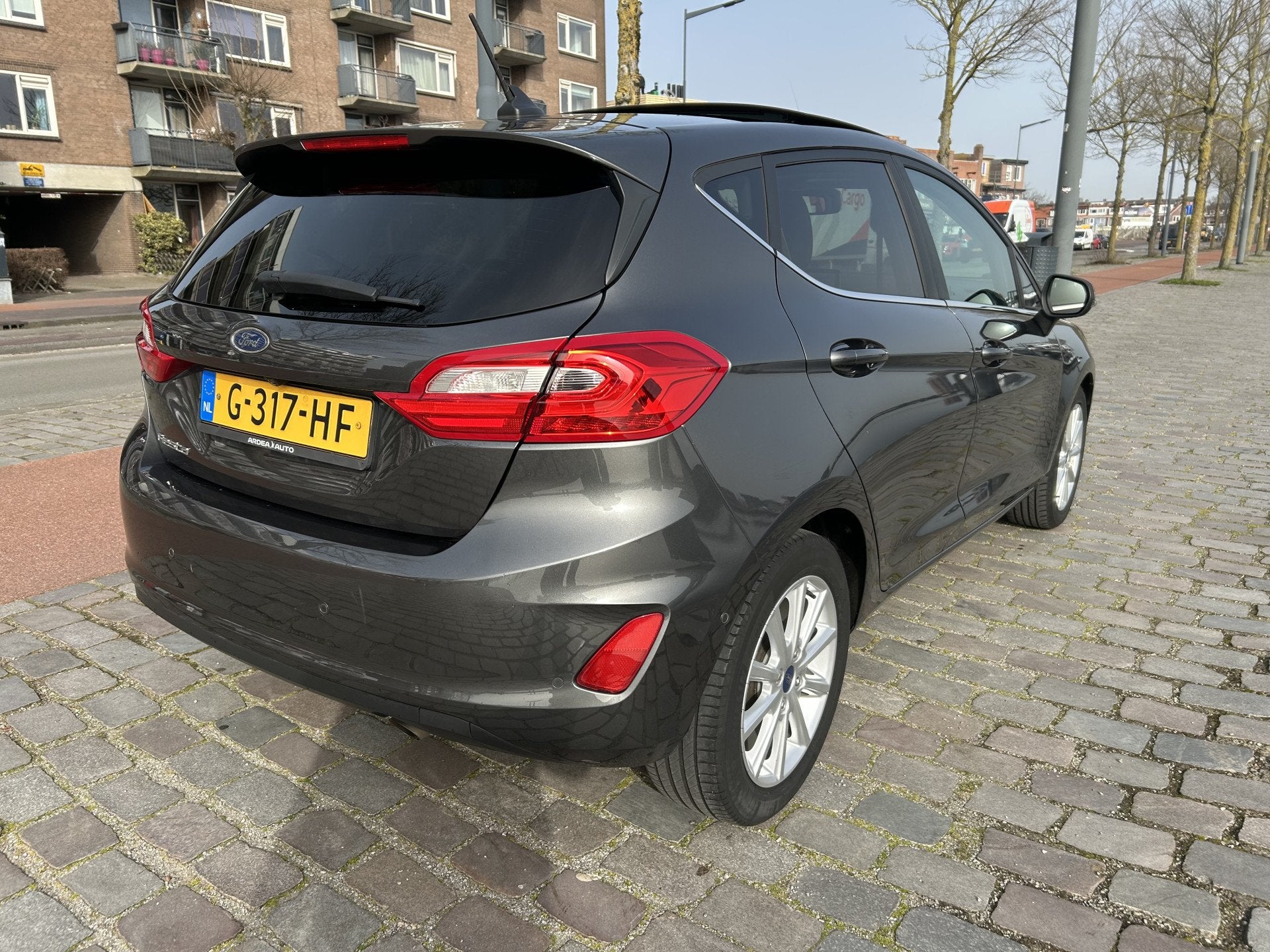 Ford Fiesta 1.0 EcoBoost Titanium automaat panoramadak airco, Auto's, Dealer onderhouden, Gebruikt, 1144 kg, 49 €/maand