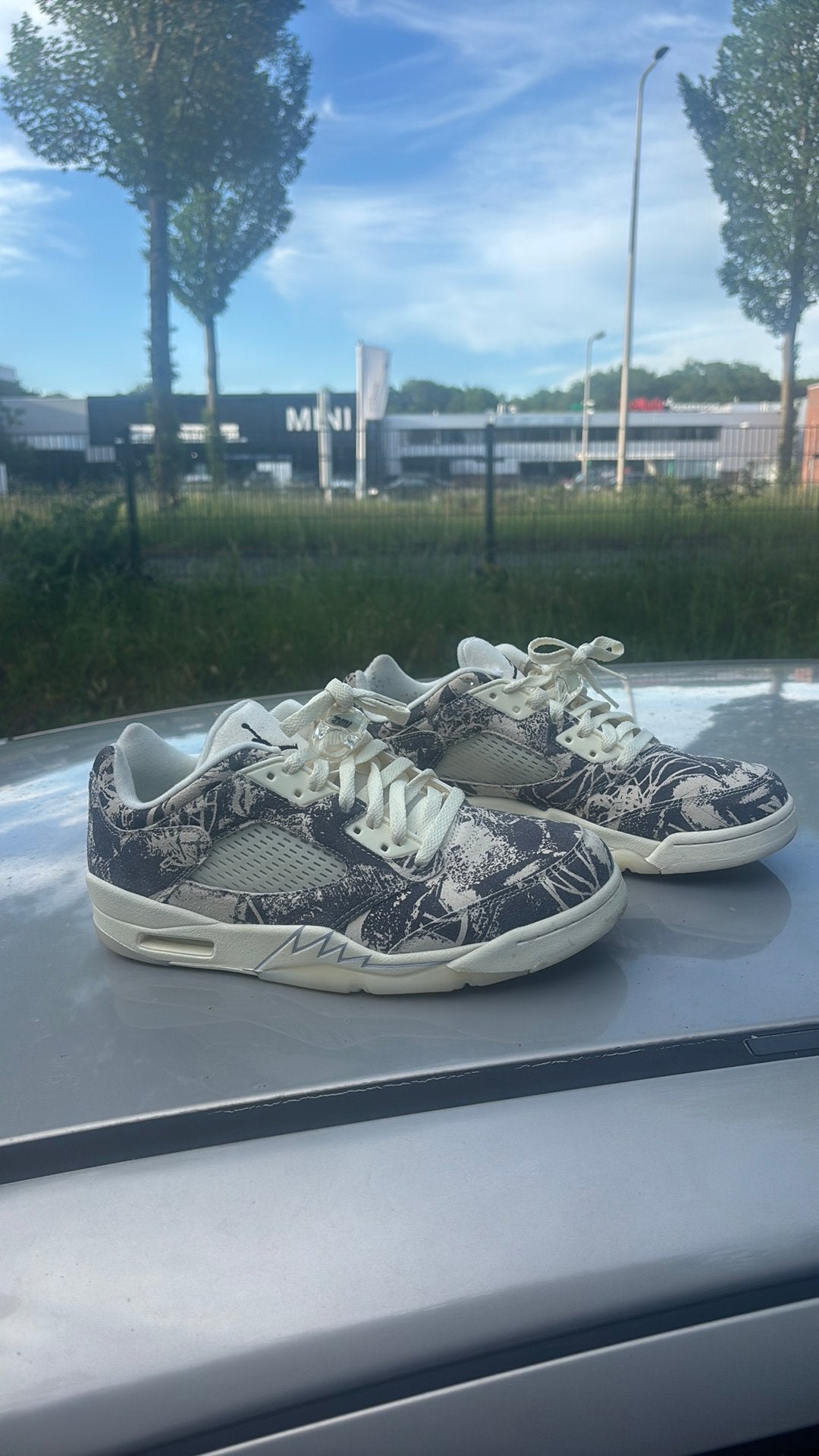 Air Jordan 5 Low met een zwart/wit grafische print, Ophalen of Verzenden, Zo goed als nieuw, Overige typen, Nike