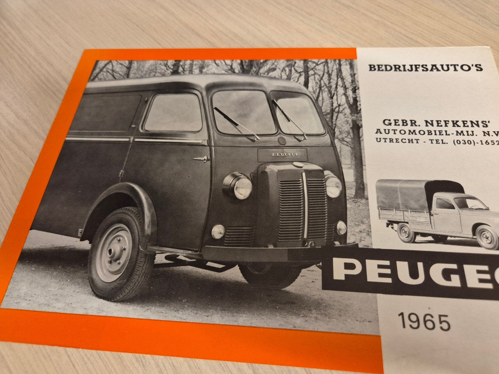 1965 Nederlands Peugeot D4B bestelbus folder getekende afbee, Ophalen of Verzenden, Zo goed als nieuw, Peugeot