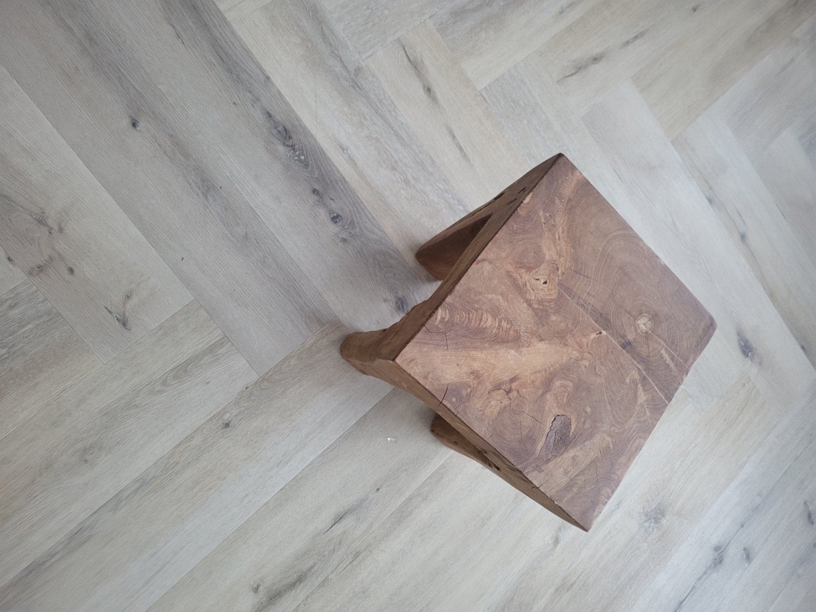 Massief houten krukje / bijzettafel van teakhout, Huis en Inrichting, Ophalen, Gebruikt, Hout