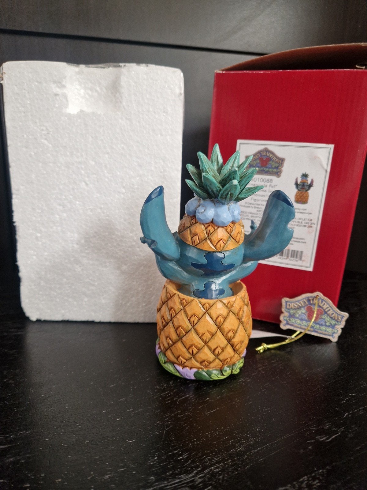 Disney Traditions Stitch "Pineapple Pal" Beeldje, Ophalen of Verzenden, Overige figuren, Zo goed als nieuw, Beeldje of Figuurtje