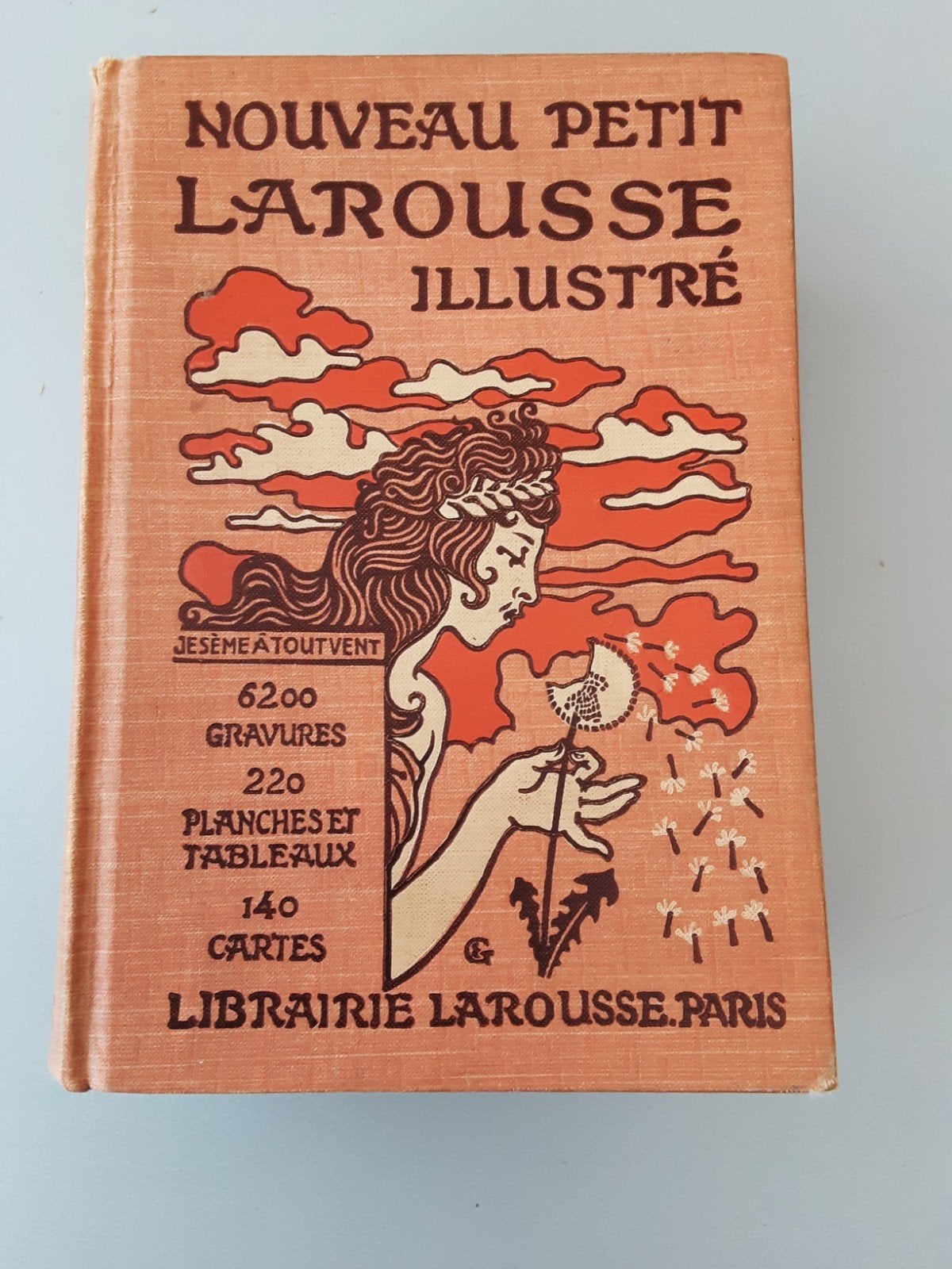 Nouveau Petit Larousse Illustré - Vintage Frans Woordenboek, Hobby en Vrije tijd, Scrapbooking, Ophalen of Verzenden, Album of Boek