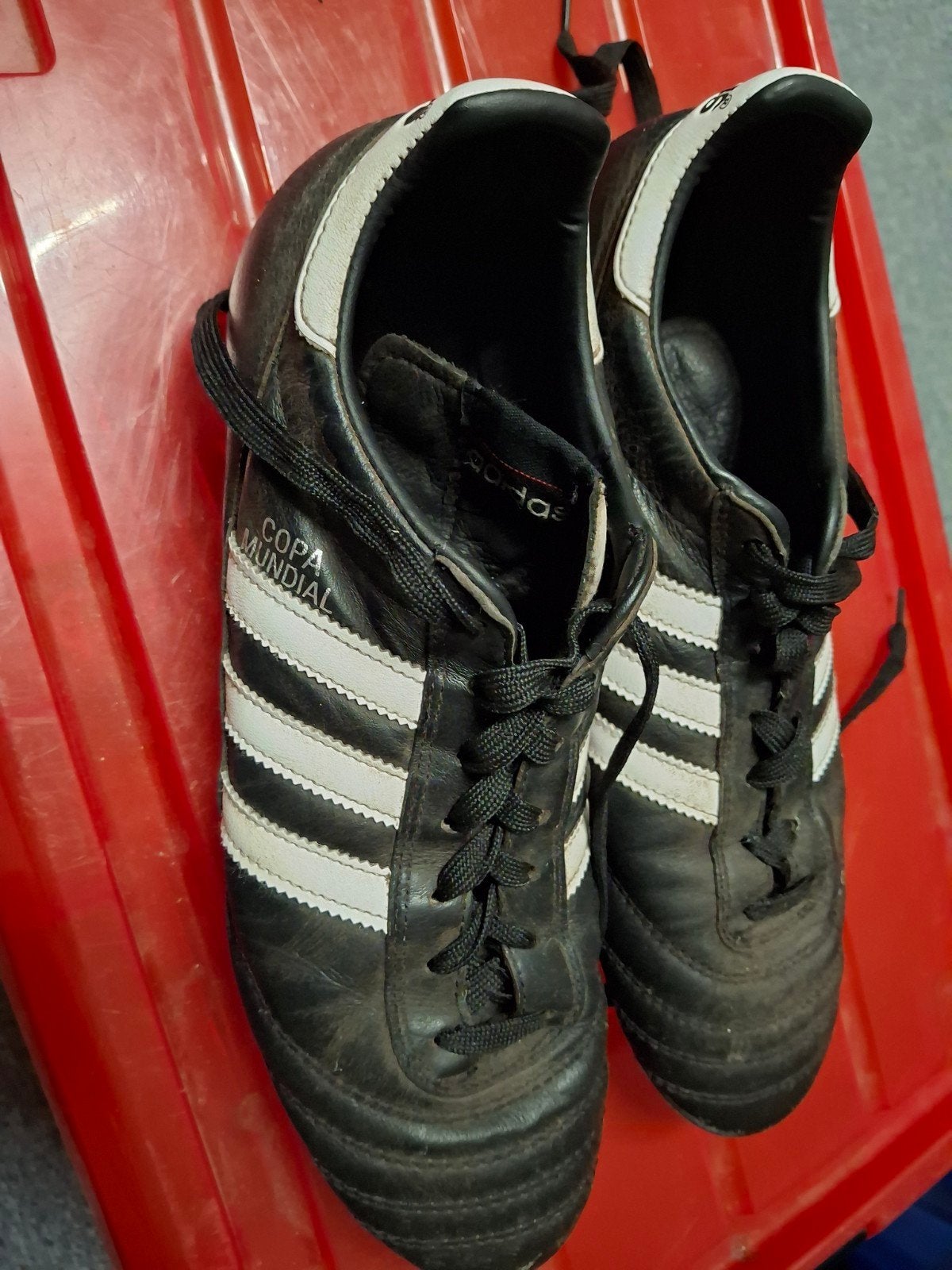 Voetbalschoenen maat 44 Adidas, Gebruikt, Schoenen, Maat L, Ophalen of Verzenden