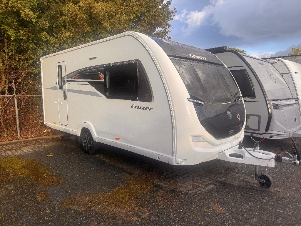 Sprite Cruzer 475 NIEUW op kenteken in 2027, Caravans en Kamperen, Standaardzit, Lichtmetalen velgen, Bedrijf, 4 tot 5 meter