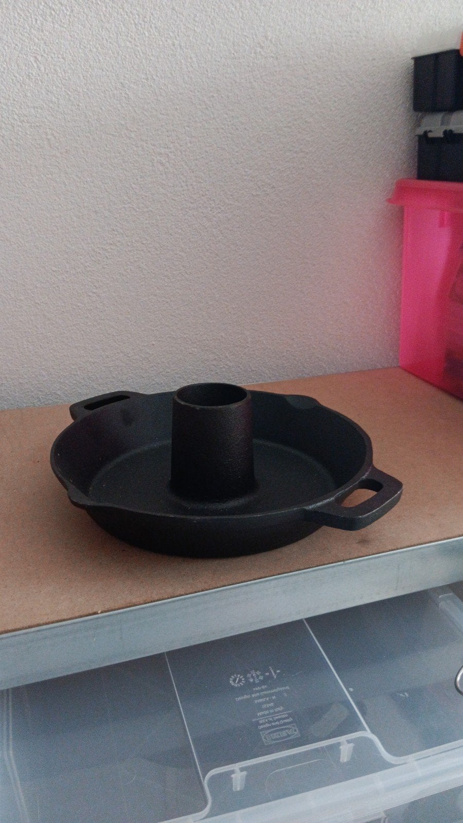 Gietijzeren kiphouder (chicken sitter) voor BBQ/oven - 28cm, Ophalen of Verzenden, Nieuw, Overige materialen, Zwart