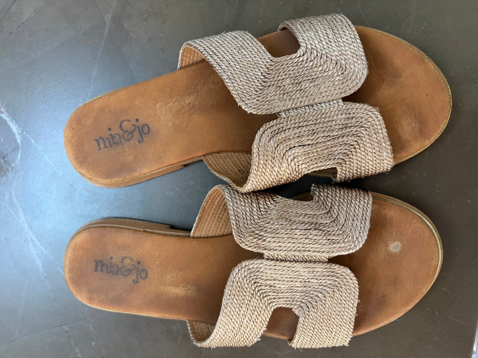 Mia & Jo Slippers Maat 37 - Beige, Ophalen of Verzenden, Gedragen, Beige, Slippers