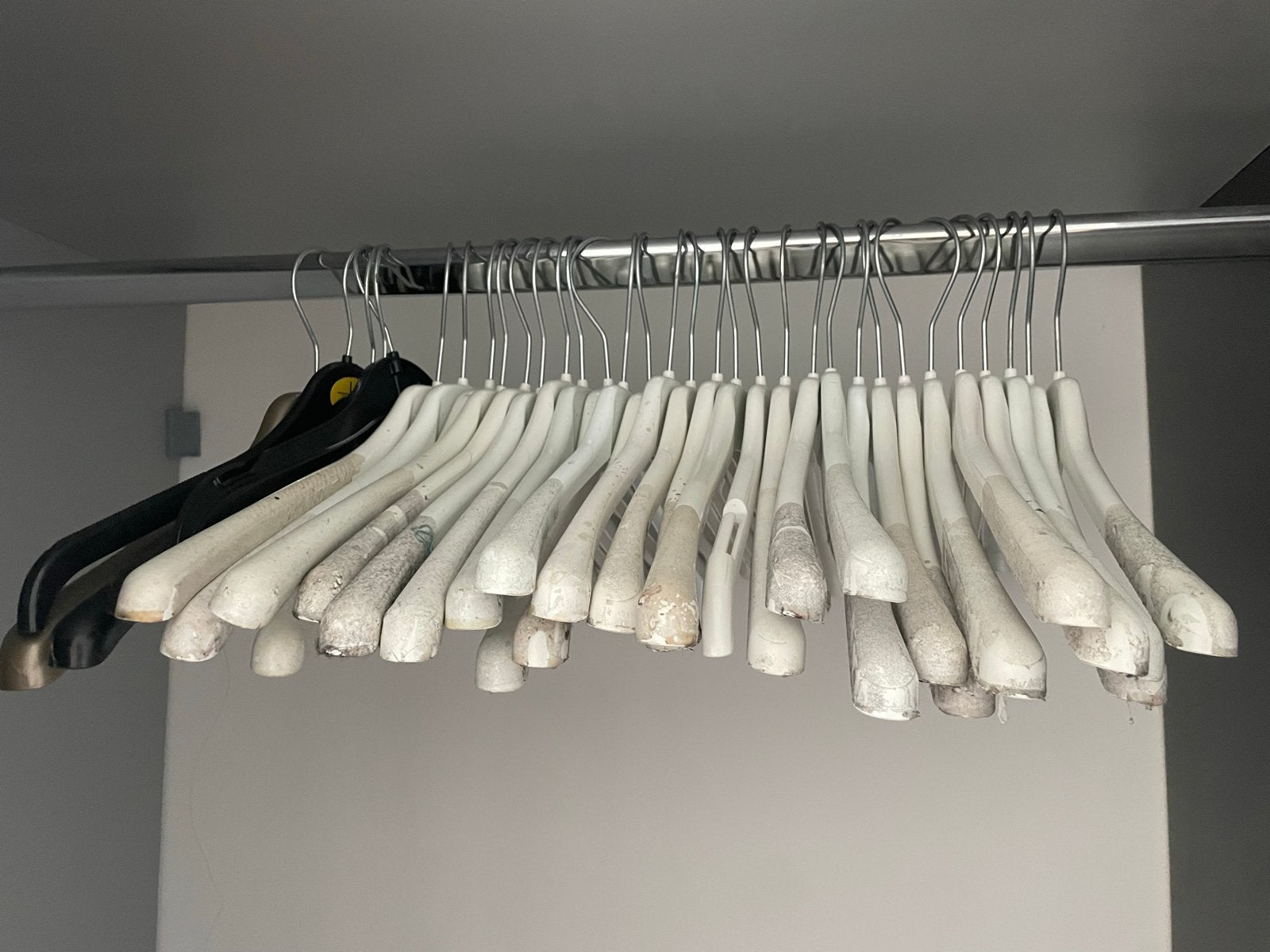 Zak vol gebruikte kledinghangers (meer dan 20 stuks), Ophalen, Gebruikt, Kunststof, Volwassenen