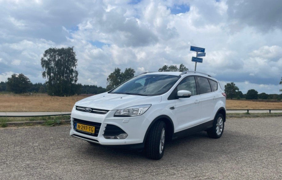 Ford Kuga | NIEUWE GEMODIFICEERDE MOTOR, 1498 cc, Zwart, 4 cilinders, 2000 kg
