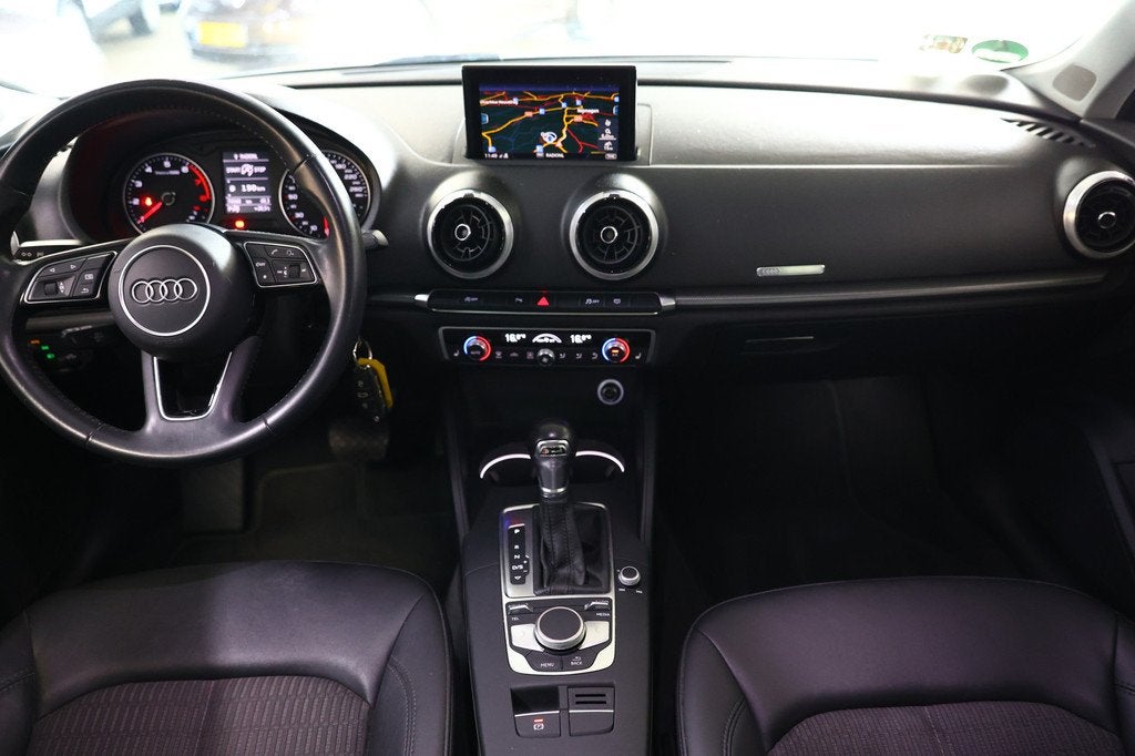 Audi A3 1.5 TFSI CoD S-Line AUT LEDER NAV CAMERA CLIMA "17, Auto's, Gebruikt, 150 pk, Leder en Stof, Origineel Nederlands