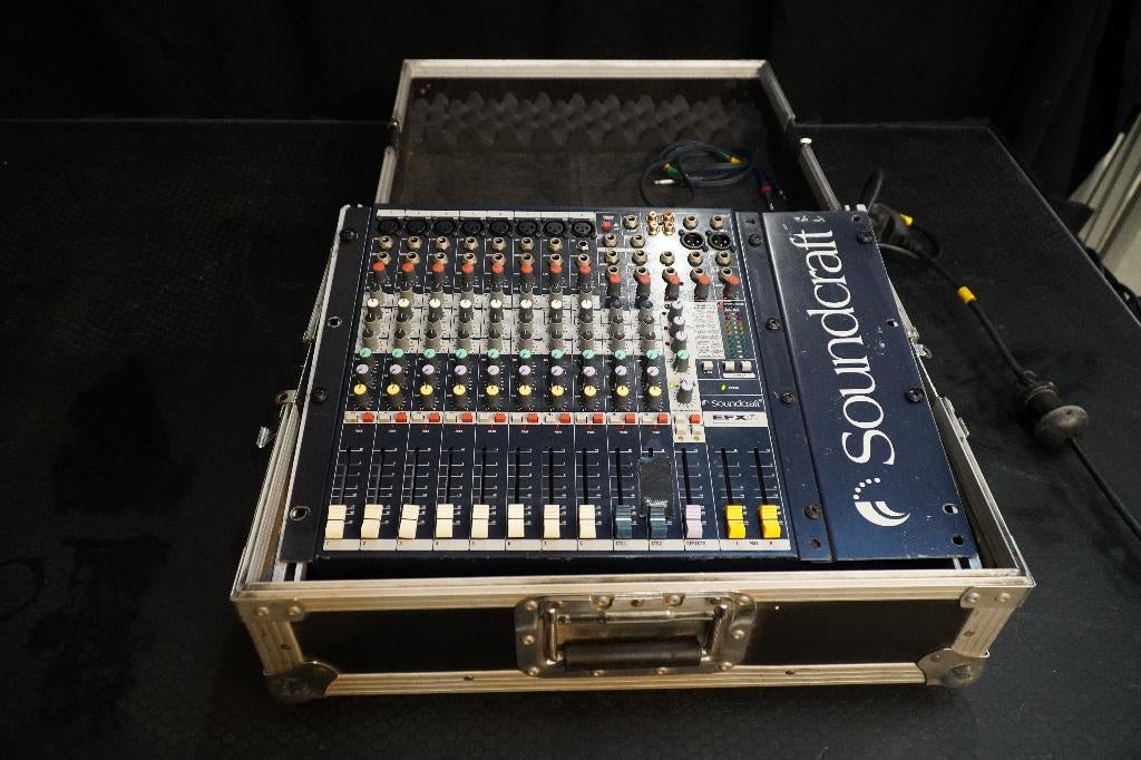 Soundcraft EFX8 mixer met effecten beetje drankschade, Muziek en Instrumenten, Mengpanelen, Ophalen of Verzenden, Gebruikt, 5 tot 10 kanalen