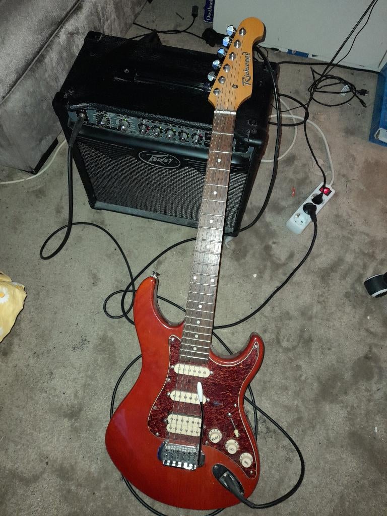 Richwood elec gitaar incl peavey 15w amp versterker, Overige merken, Met versterker, Ophalen of Verzenden, Zo goed als nieuw