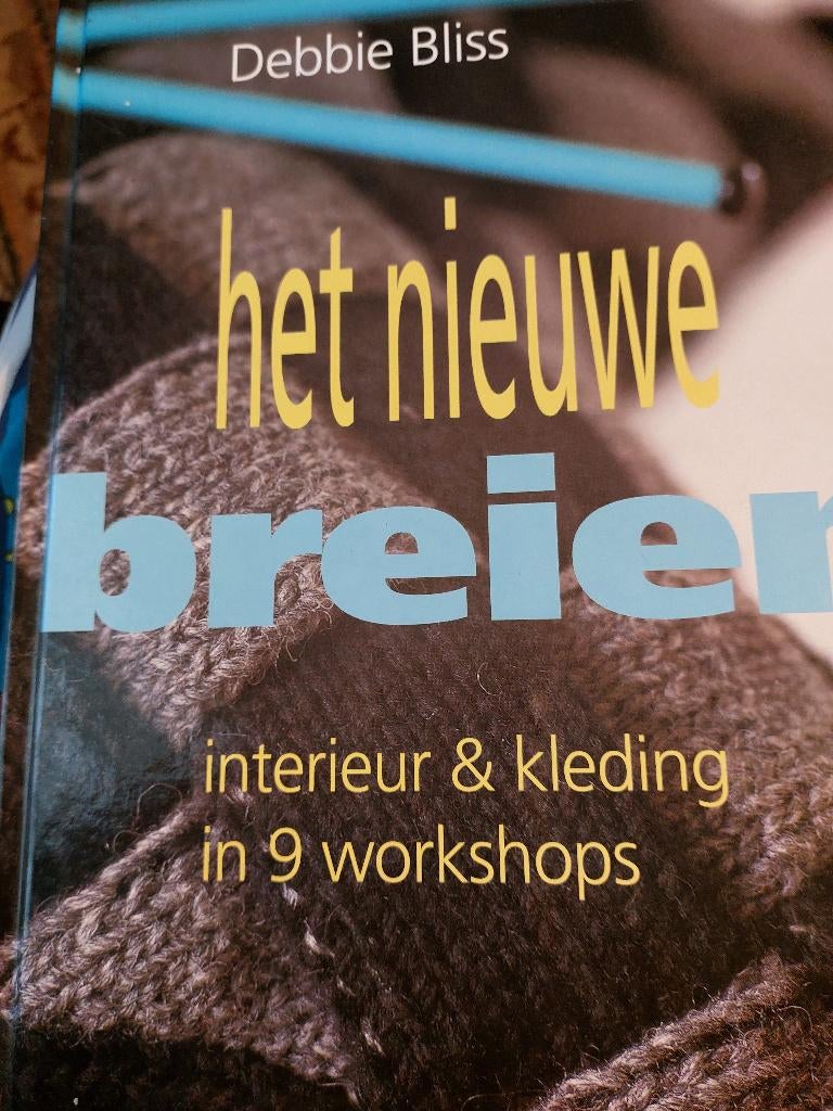 het nieuwe breien- Debbie Bliss - interieur & kleding, Boeken, Ophalen of Verzenden, Zo goed als nieuw, Breien en Haken