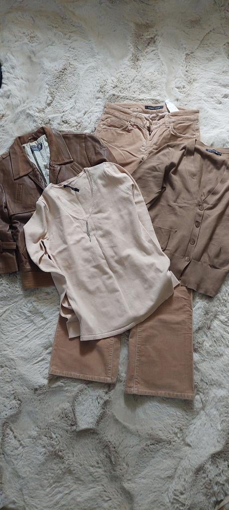 Bruine en beige kledingbundel - Jas, vest, trui, broek, Diverse, Ophalen of Verzenden, Gedragen