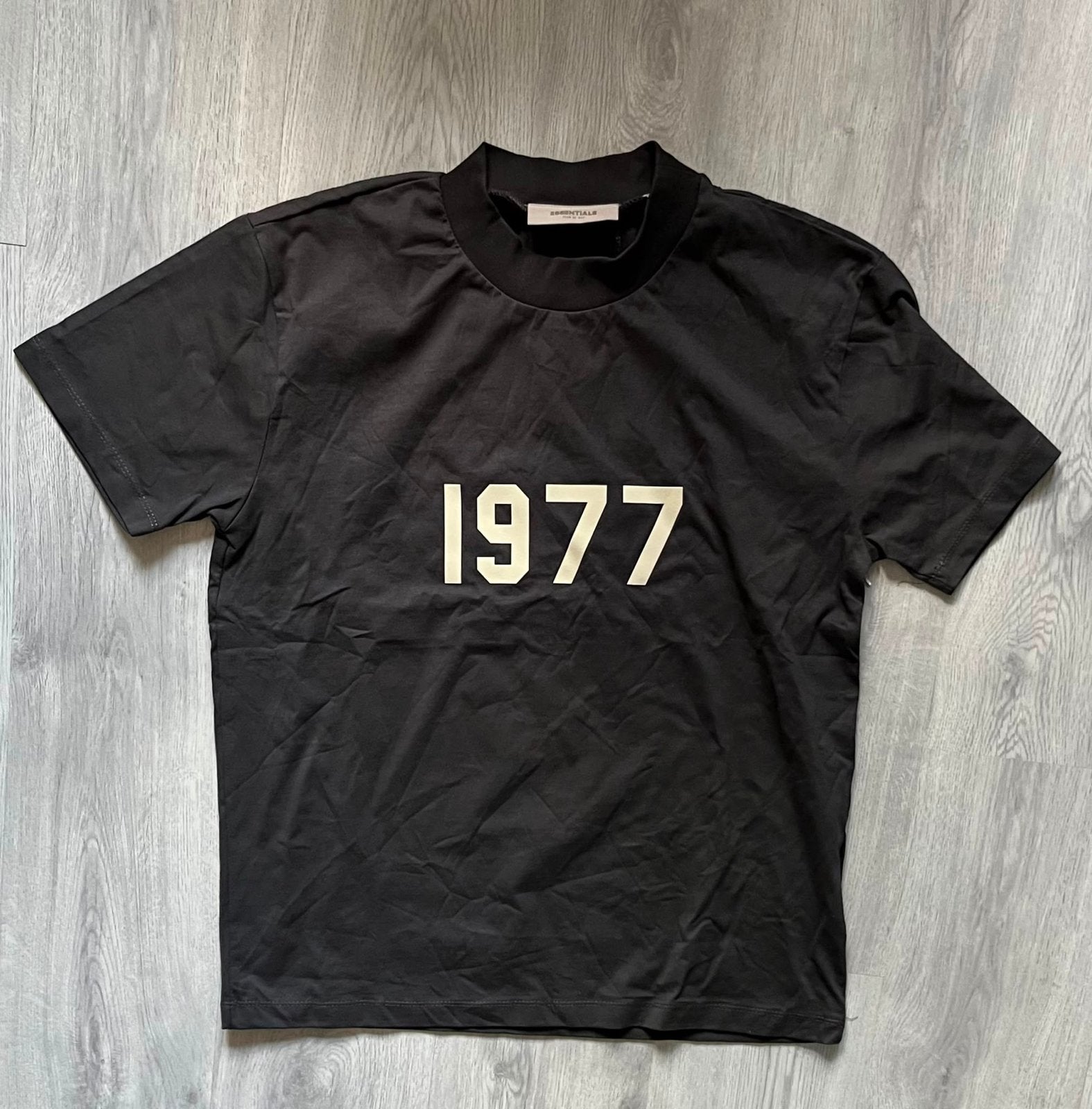 Essentials Fear of God 1977 T-shirt Zwart, Ophalen of Verzenden, Nieuw, Maat 46 (S) of kleiner, Zwart