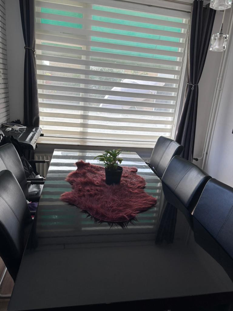 Zwarte eettafel modern met lerenstoellen, Huis en Inrichting, Tafels | Eettafels, Ophalen, Zo goed als nieuw, Rechthoekig, 50 tot 100 cm