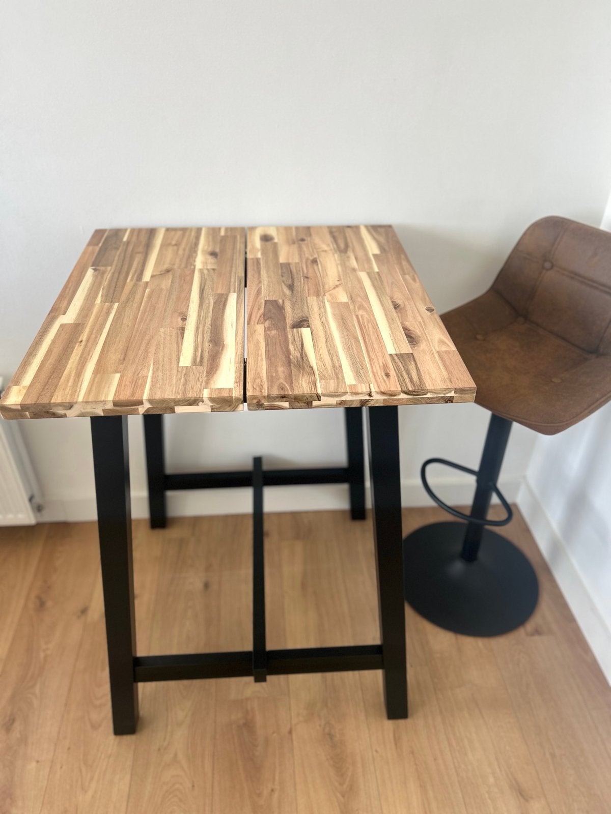 Houten bartafel met metalen onderstel, Ophalen, Nieuw