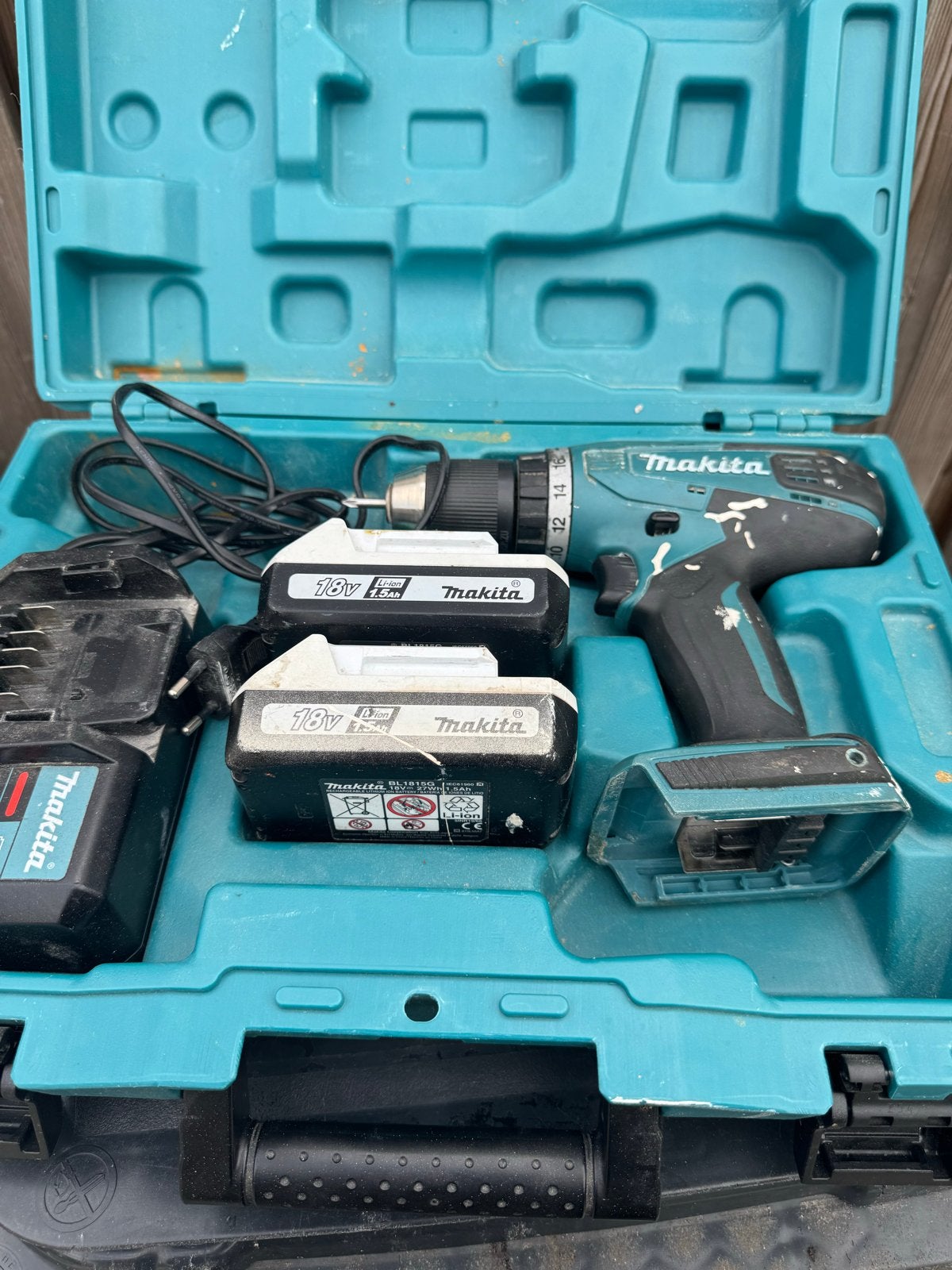 Makita Boor- en Schroefmachine met 2 accu's en lader, Gebruikt, Variabele snelheid, Ophalen of Verzenden, Boor- en Schroefmachine