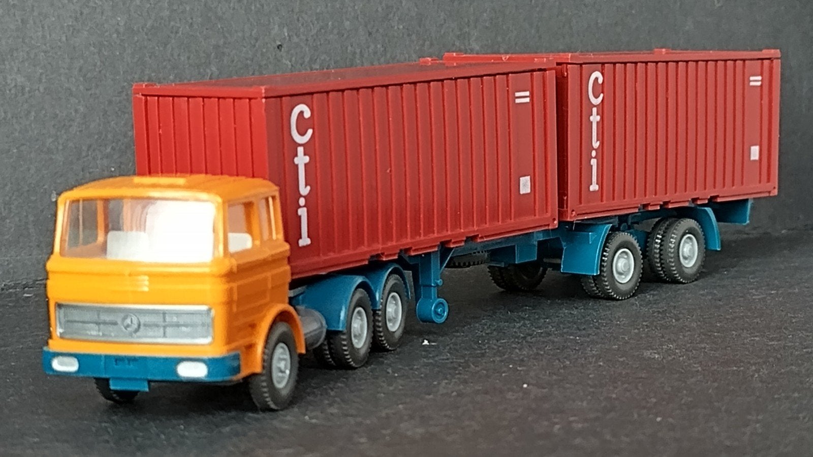 Mercedes Benz LP Container truck 1:87 H0 Wiking Pol, Verzenden, Wiking, M, Zo goed als nieuw