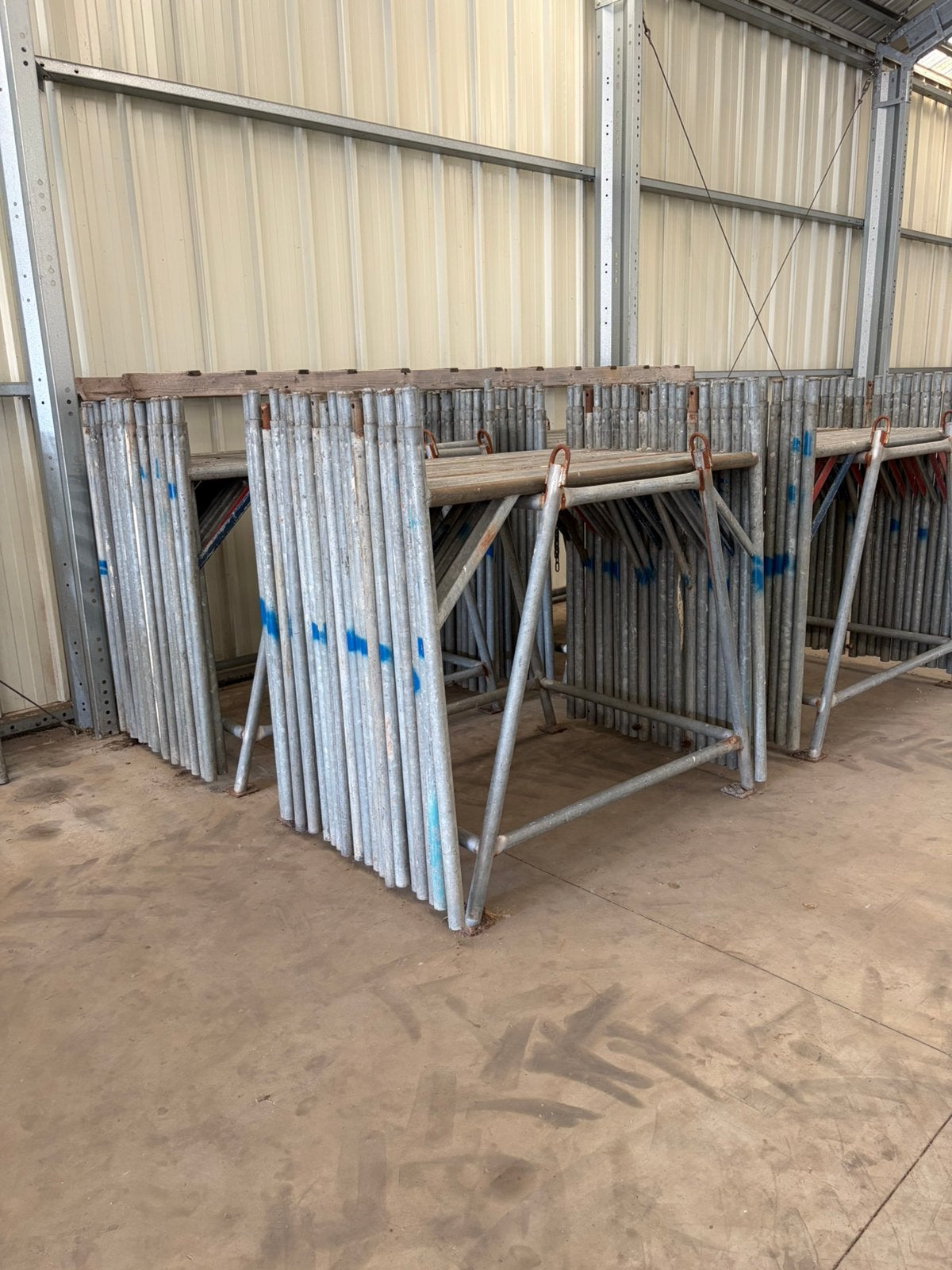 Te huur Steiger- bouwmaterialen lange en korte termijn., Doe-het-zelf en Verbouw, Steigers, Ophalen, Gebruikt, Gevelsteiger, 5 meter of hoger