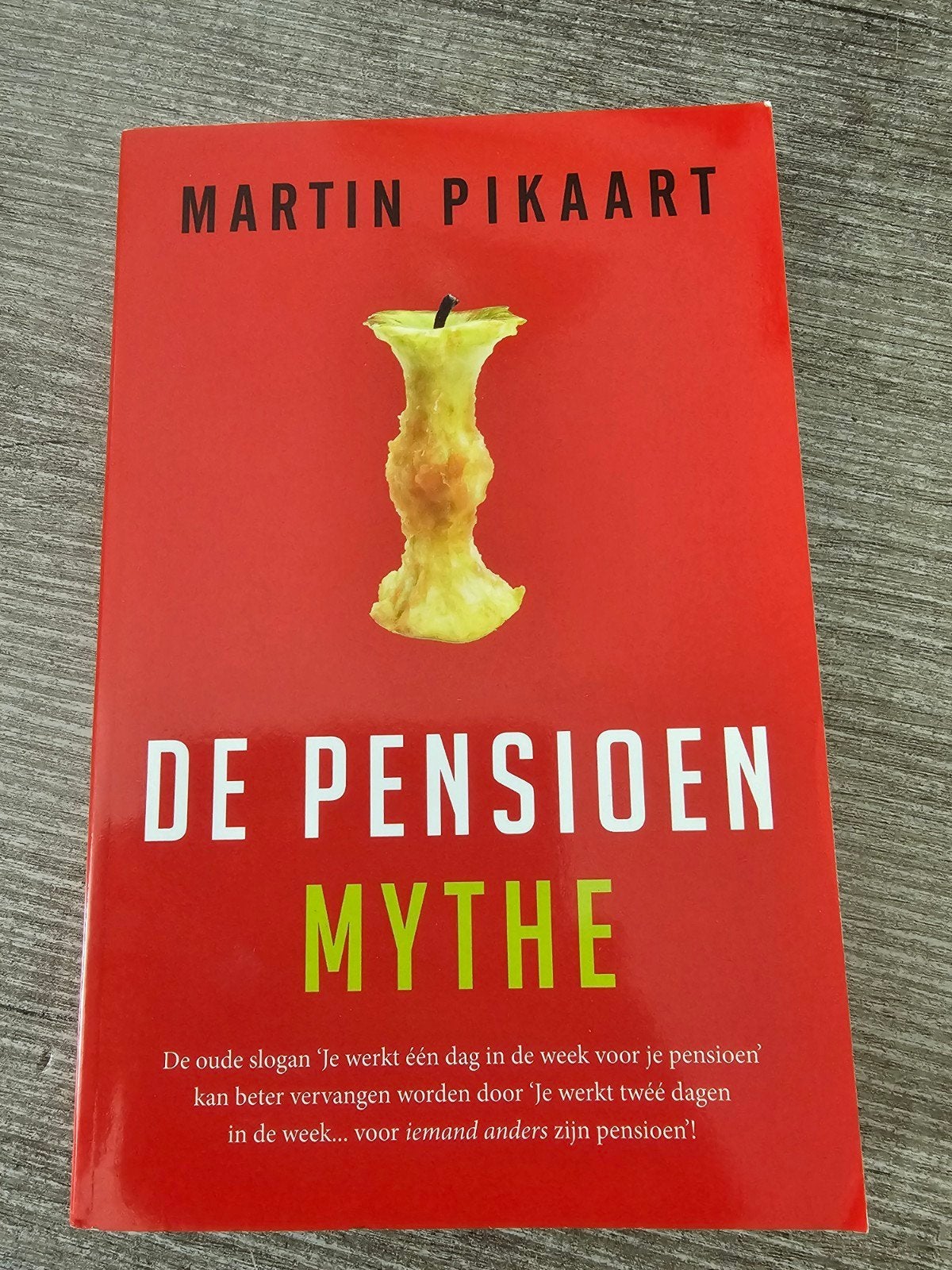 De Pensioen Mythe - Martin Pikaart, Boeken, Ophalen of Verzenden, Gelezen, Martin Pikaart