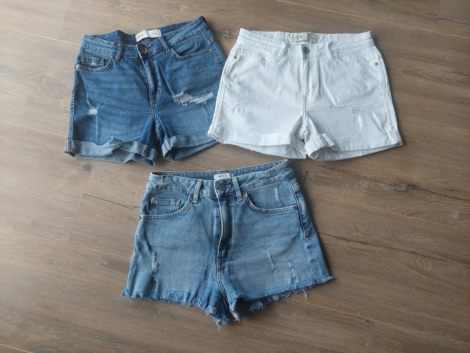 Set van 3 korte spijkerbroeken (JDY & Anti Blue) XS/S, Blauw, JDY, Anti Blue, Ophalen of Verzenden, Zo goed als nieuw
