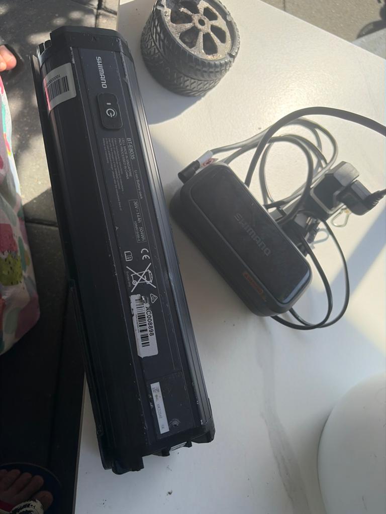 Shimano E-bike accu en lader (BT-E8035), Ophalen of Verzenden, Gebruikt