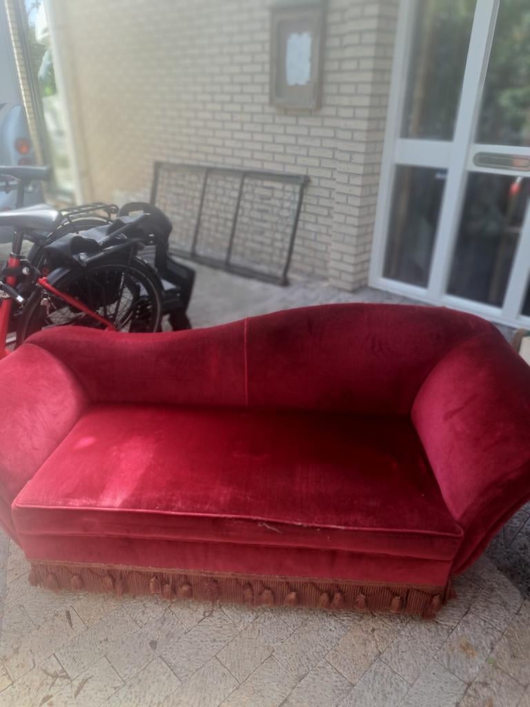 Rode bank met kwastjes, Ophalen