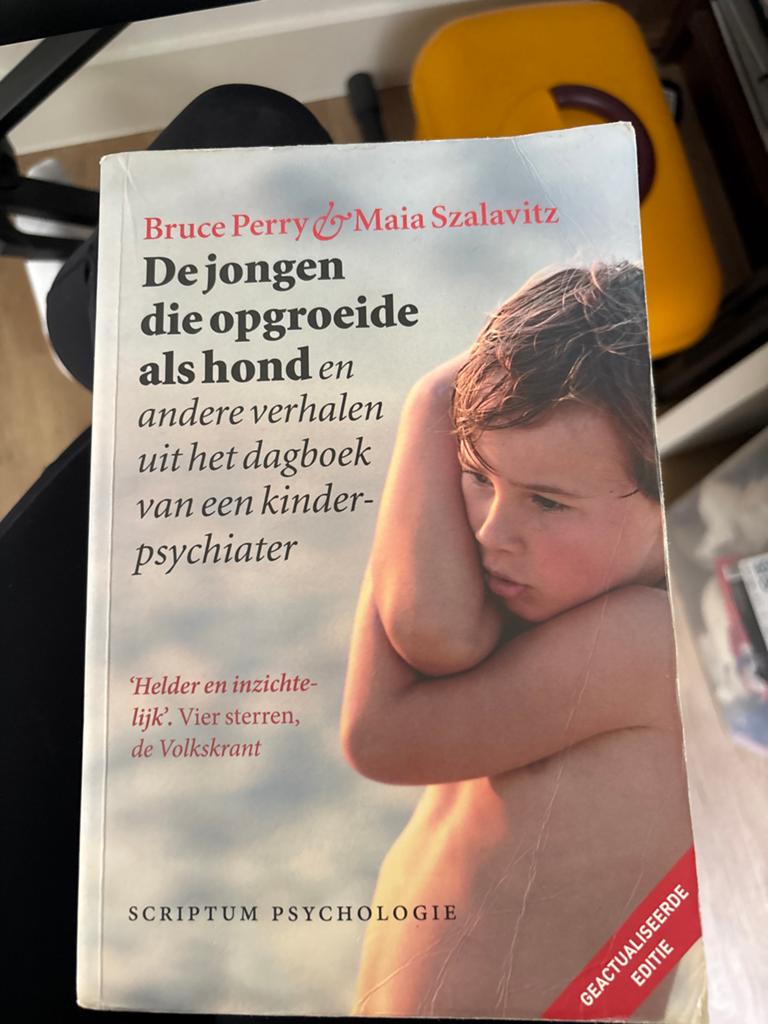 De jongen die opgroeide als hond - Bruce Perry, Ophalen of Verzenden, Zo goed als nieuw, Klinische psychologie