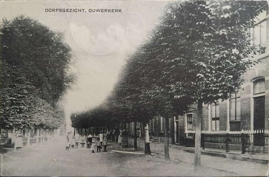 Ouwerkerk (Zeeland) - Dorpsgezicht met mensen (ca. 1925), Ophalen of Verzenden, 1920 tot 1940, Gelopen, Zeeland