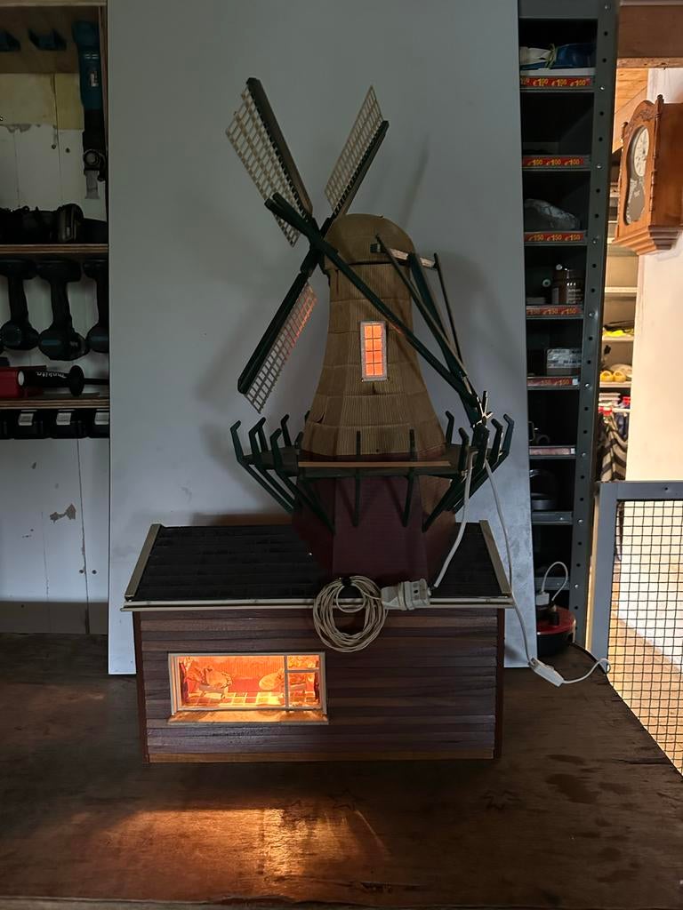 Mooie handgemaakte miniatuur molen met interieur, Hobby en Vrije tijd, Modelbouw | Overige, Ophalen, Gebruikt