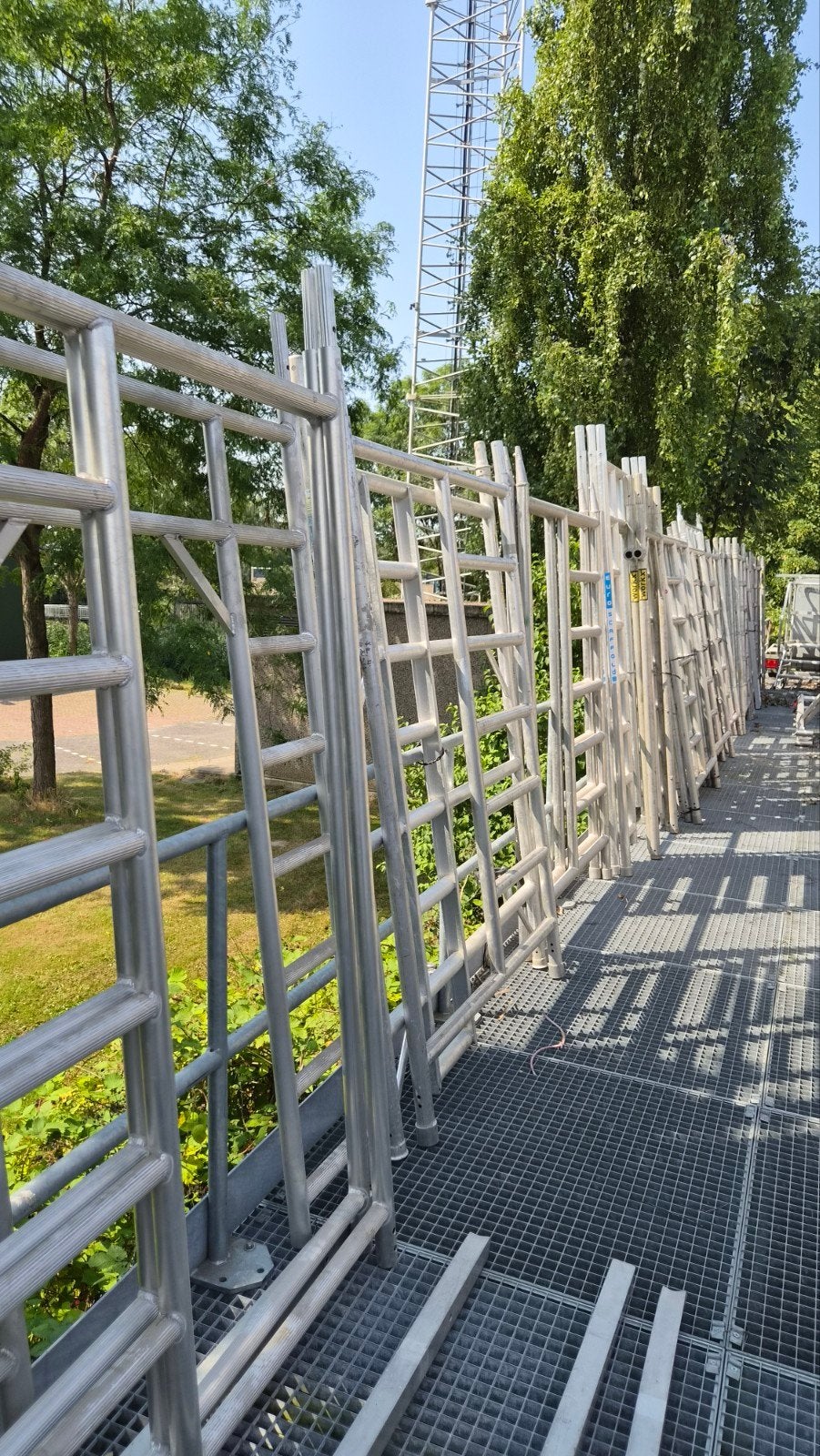 Te koop doorloop en stoepframes 😁 100 stuks op voorraad, Doe-het-zelf en Verbouw, Steigers, Altrex skyworks  adc euroscaffold  hayway Littele jumbo