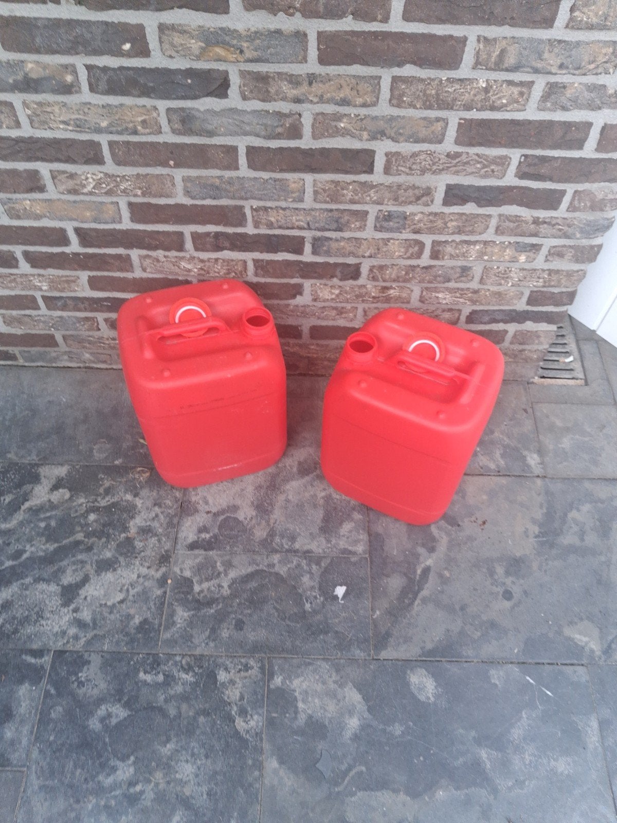 Jerrycan, Ophalen