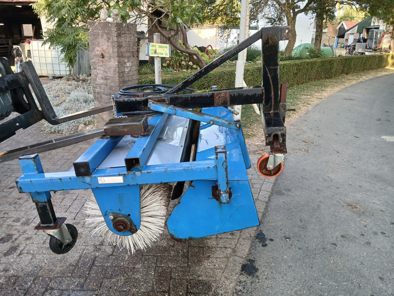 Rolbezem met opvangbak trekker., Ophalen of Verzenden