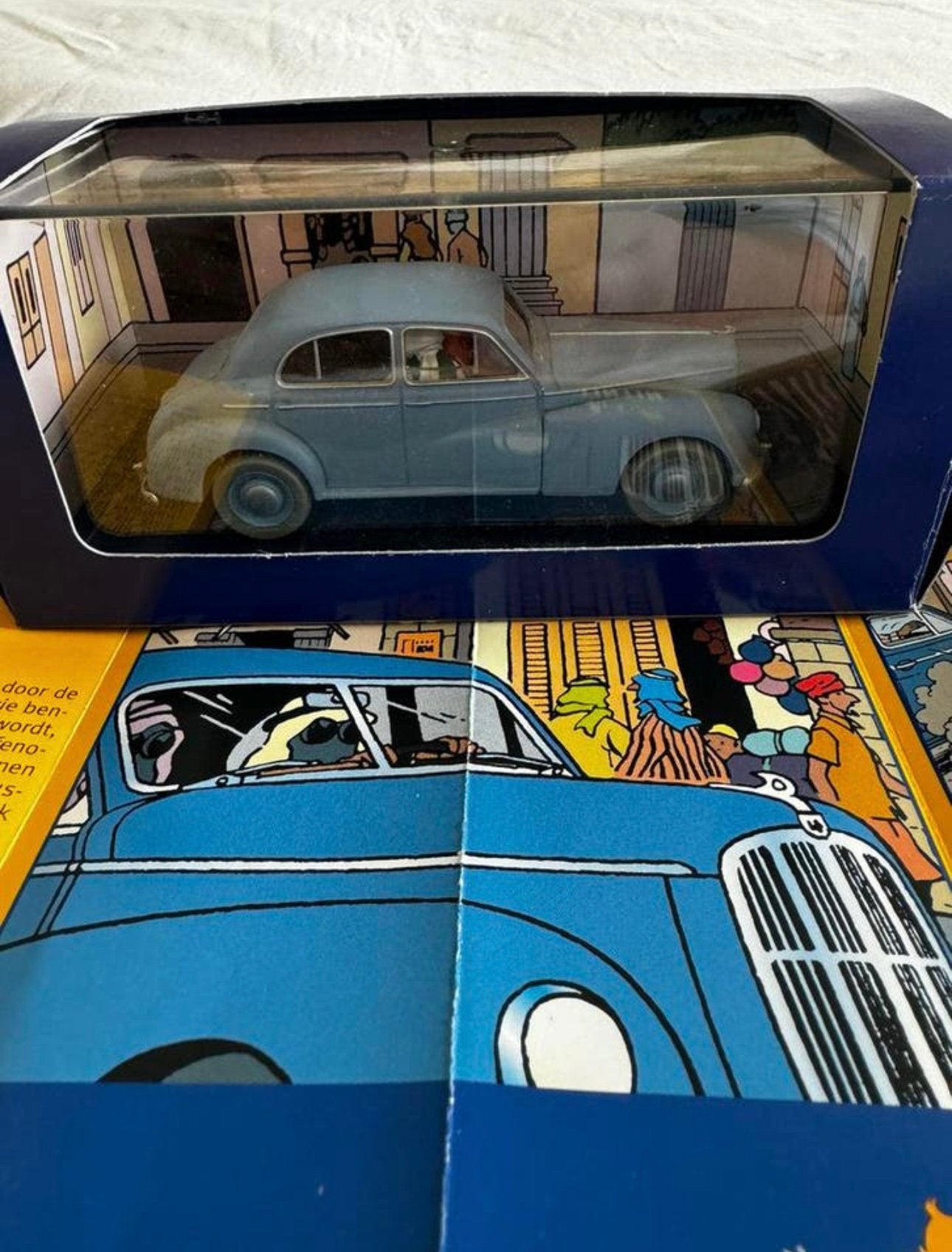 Kuifje auto 1:43 de morris six uit zwarte goud, Verzamelen, Stripfiguren, Zo goed als nieuw, Beeldje of Figuurtje, Kuifje, Ophalen of Verzenden