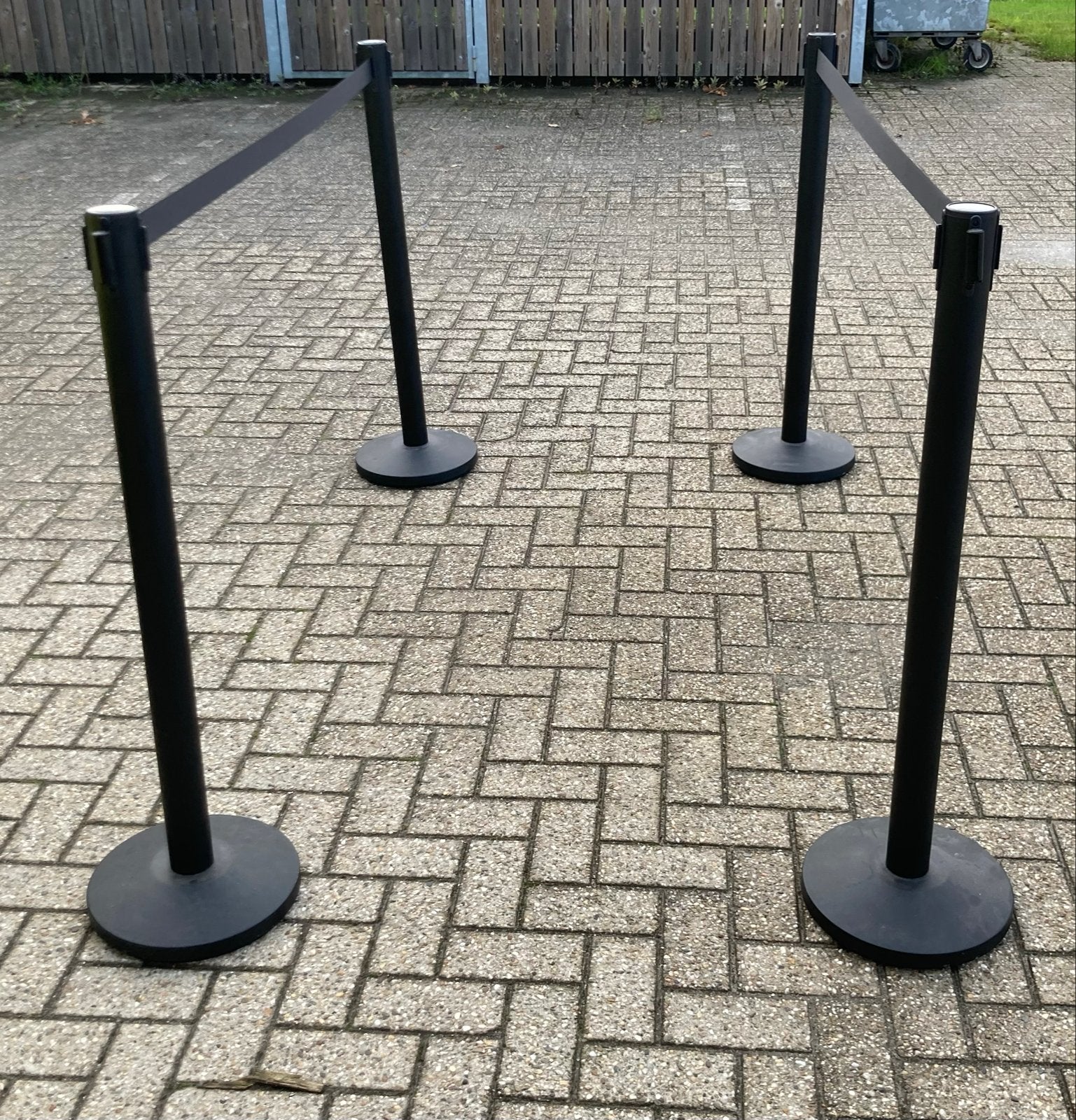 Zwarte afzetpalen met uittrekbaar lint, Ophalen, Zo goed als nieuw