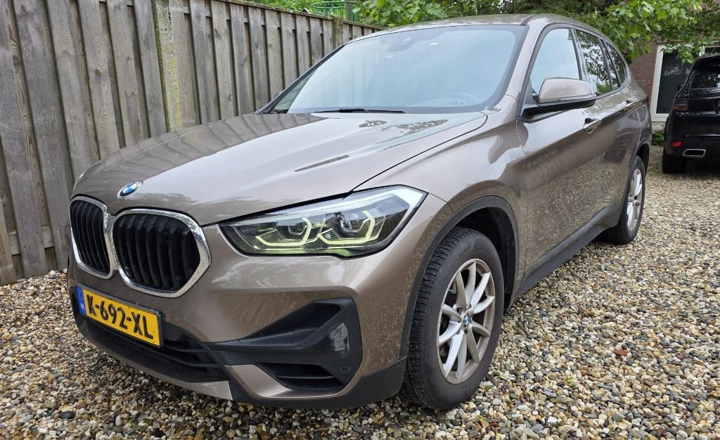 BMW X1 Sdrive18i 140pk 2019 HANDSCH. 85.000km Z.G.A.N., Auto's, X1, Zwart, Bruin, Handgeschakeld
